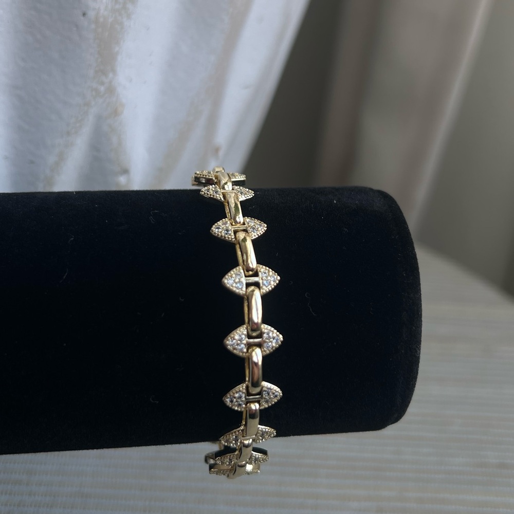 Gold Bracelet with Diamond Accented dumbbell shaped links